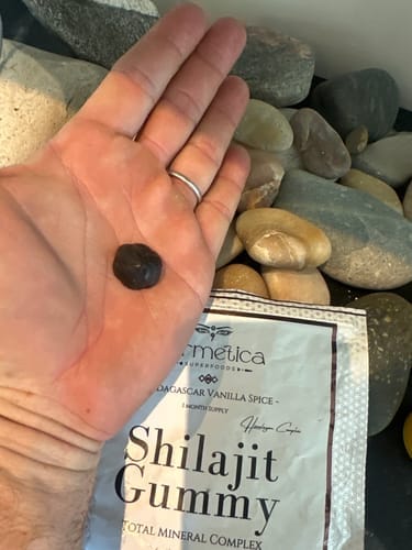Customer photo review of Deva Shilajit Gummy – 10-in-1 Adaptogen & Mineral Complex