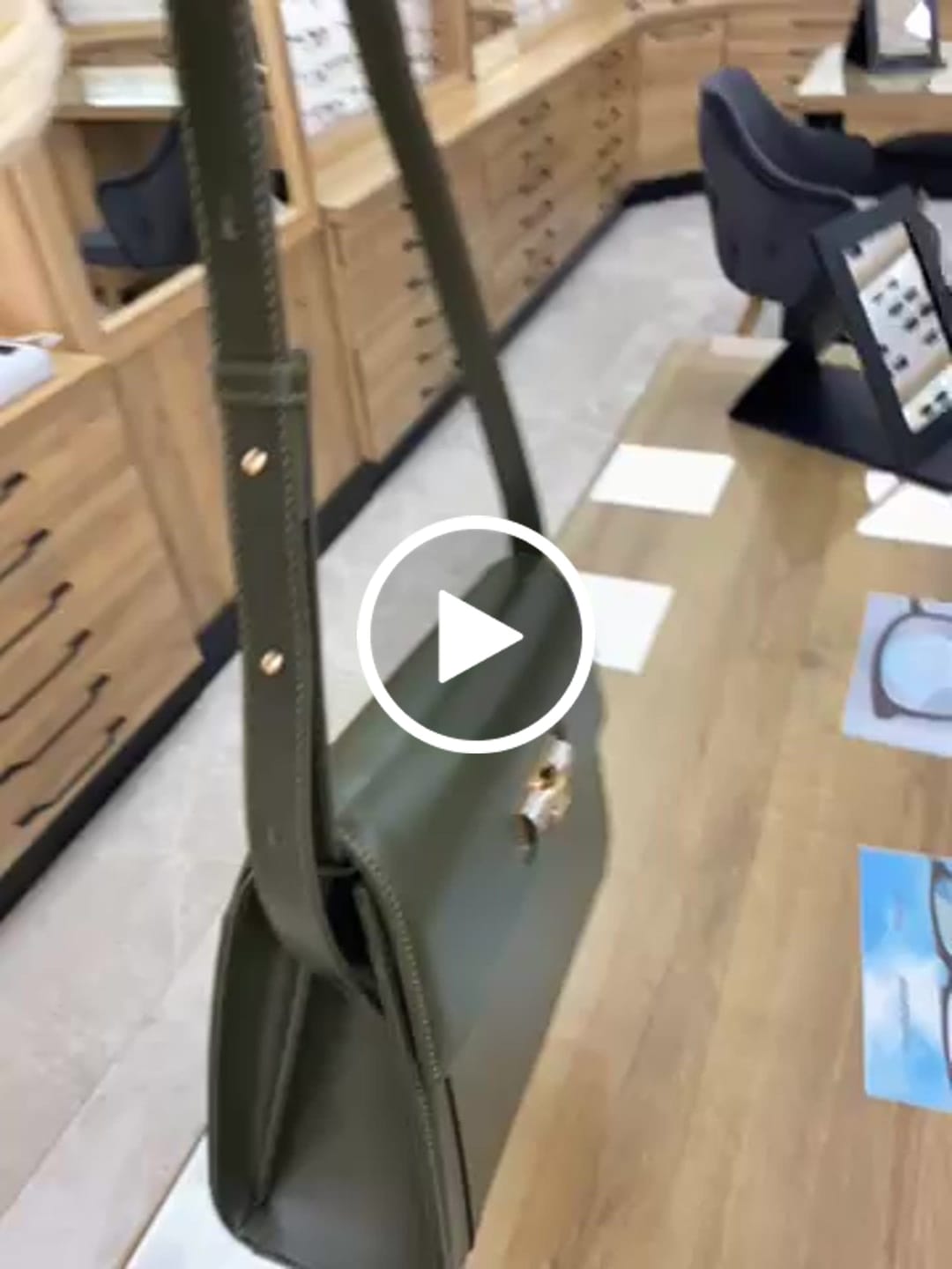Customer video review of Matmazel Sidus Haki Kadın Omuz Çantası