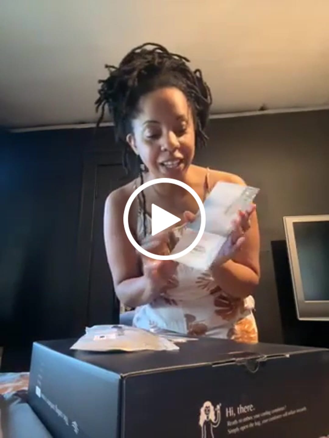 Customer video review of Luxecool™ Ultra-Lightweight Cooling Down Blanket