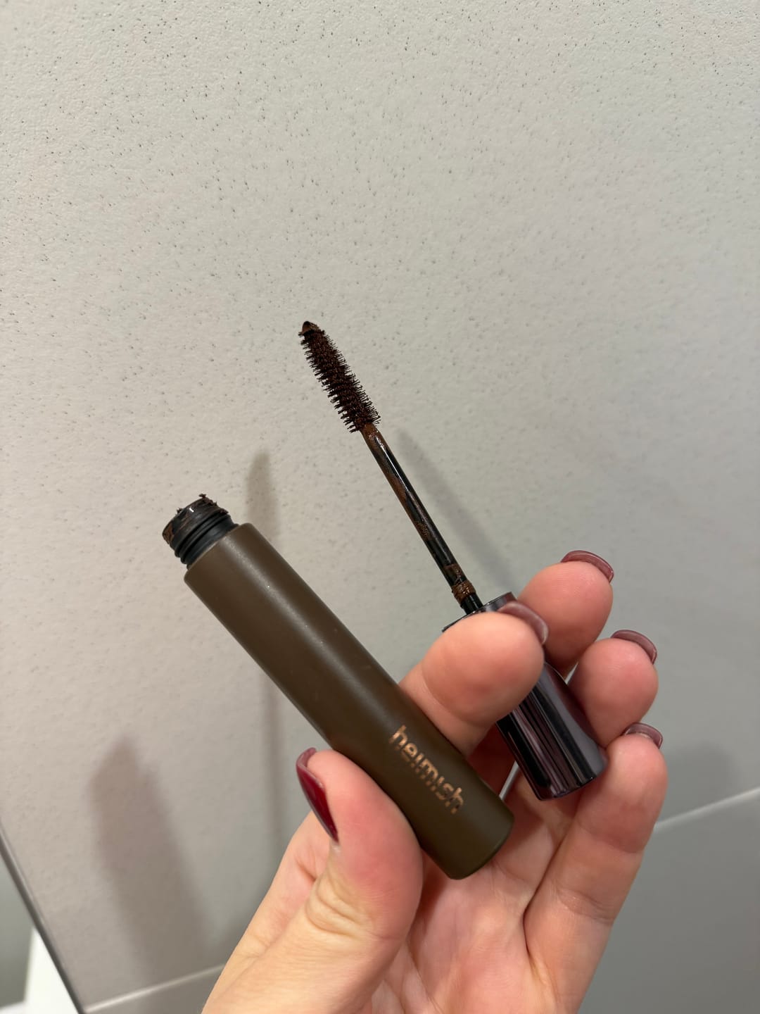 Customer photo review of Pagarinoša brūna skropstu tuša Heimish Dailism Smudge Stop Mascara Brown