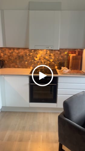 Customer video review of Sofie hexagon selvklebende veggfliser