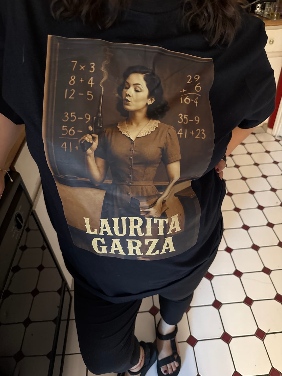 La Maestra de la Escuela T-Shirt- Black