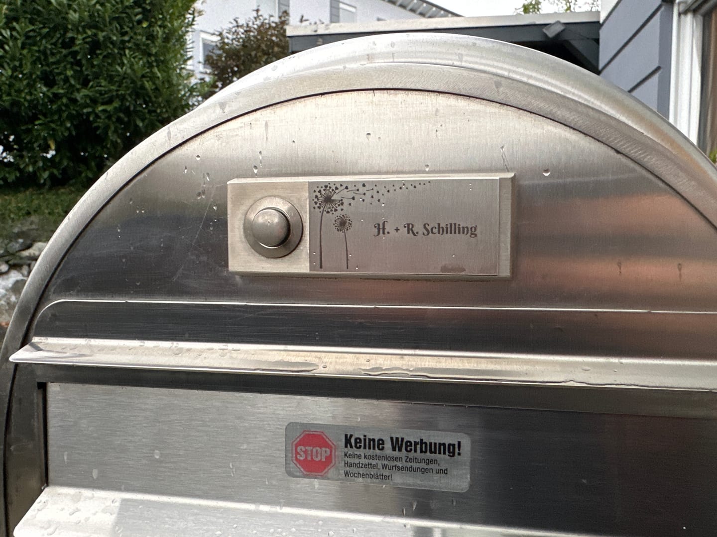 Customer photo review of V2A Edelstahlschild in verschiedenen Größen, individuell personalisierbar.