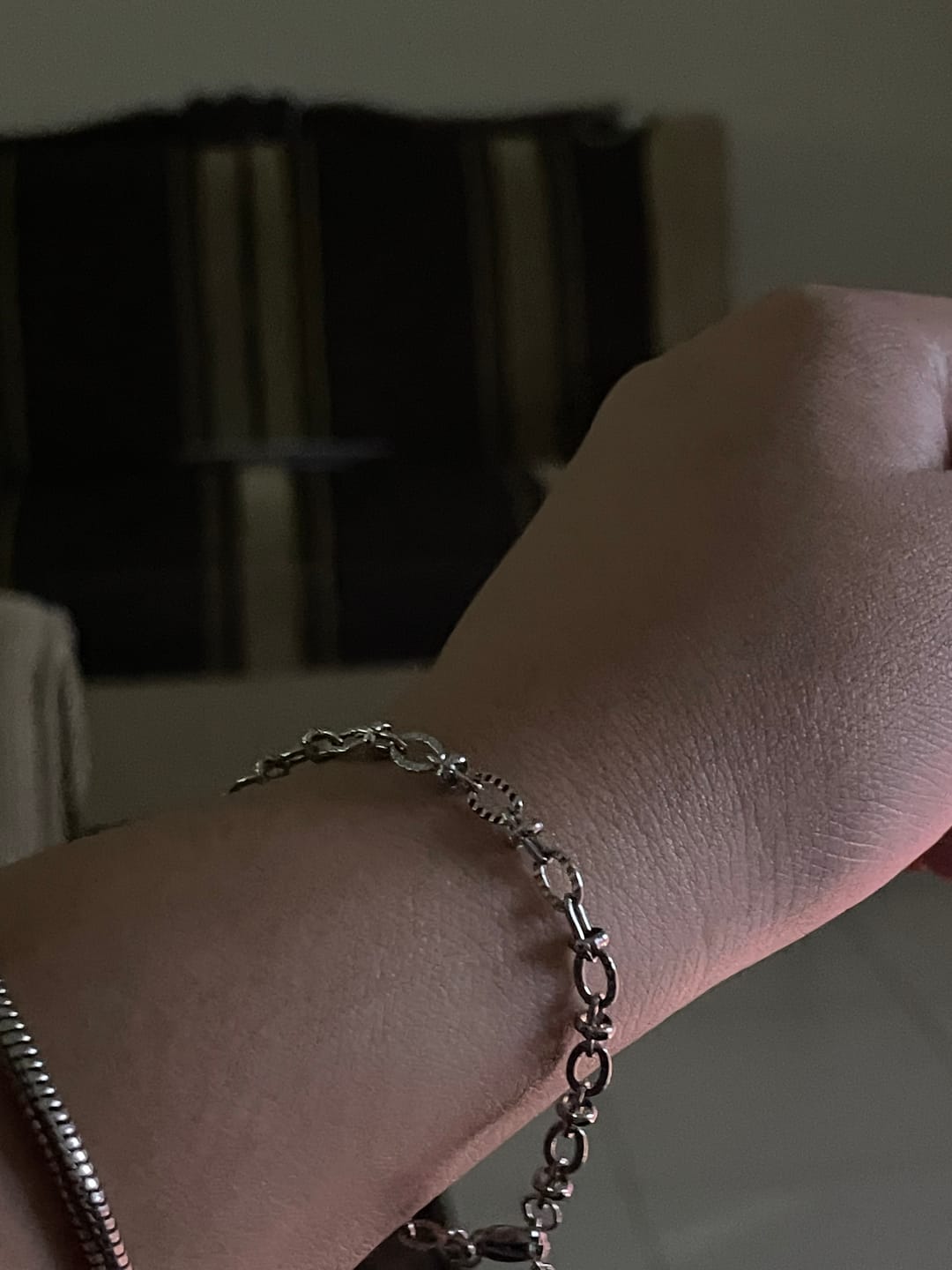 Customer photo review of Pulsera Charm Bar