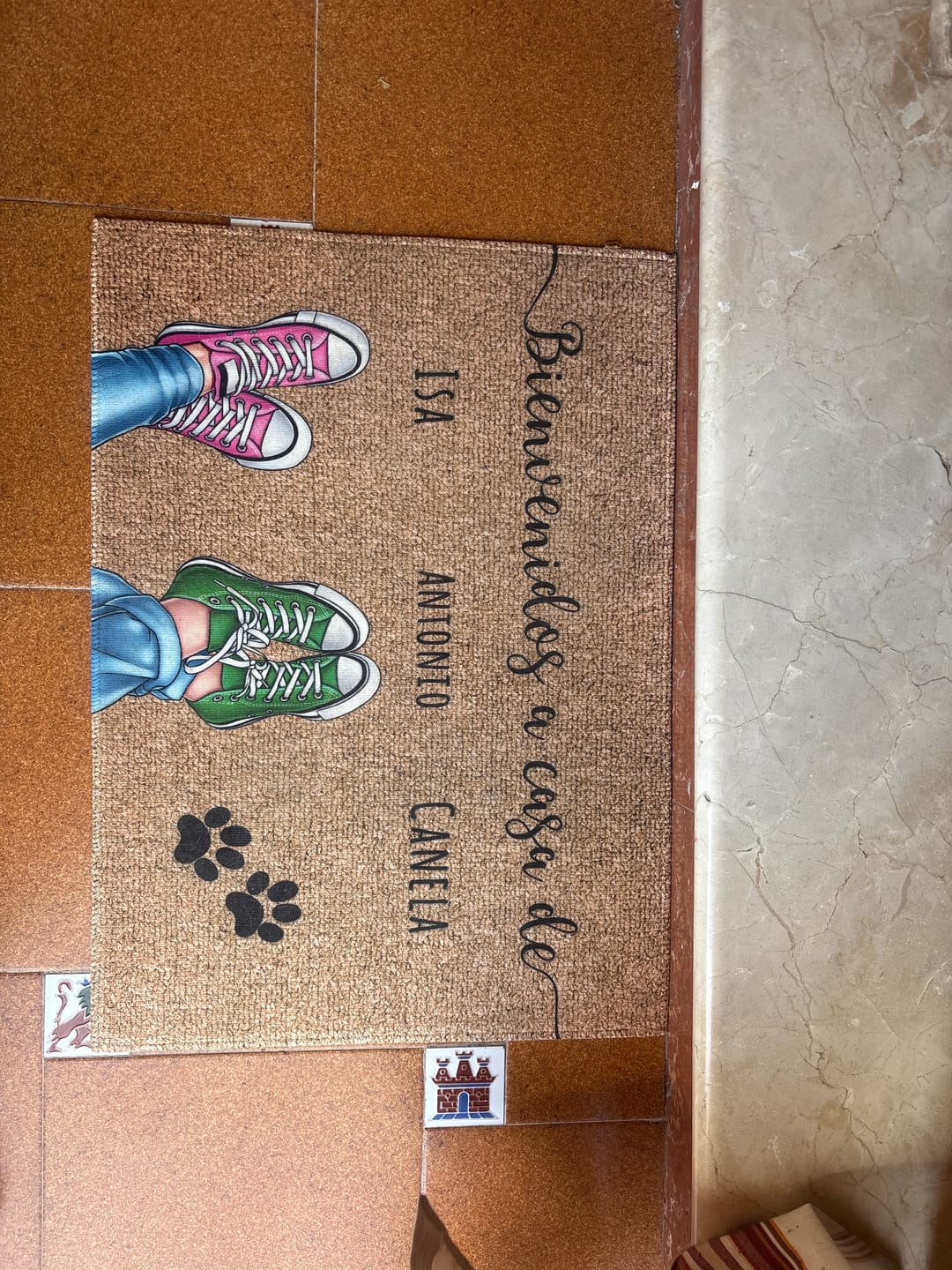 Customer photo review of Zapatos y patas - Felpudo personalizado