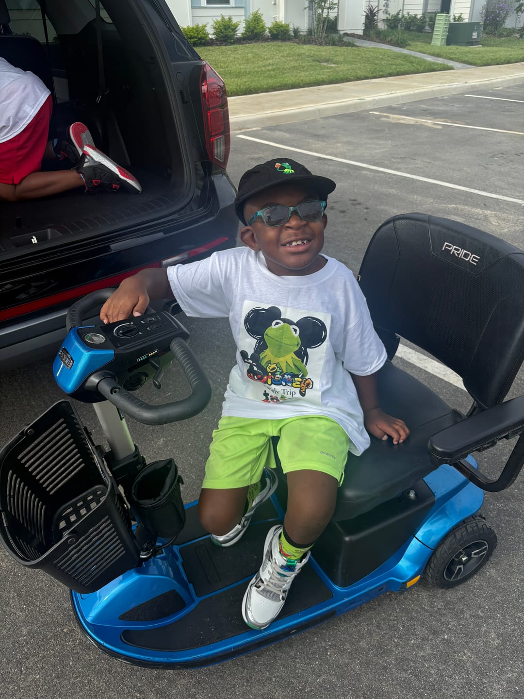 Customer photo review of Multiday Rental 3 Wheel 400 Pound Rated Scooter
