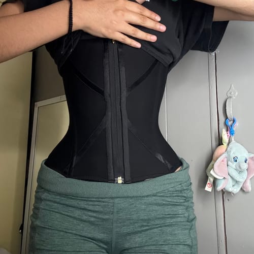 Customer photo review of 2002 Ultra Snatching Waist Trainer