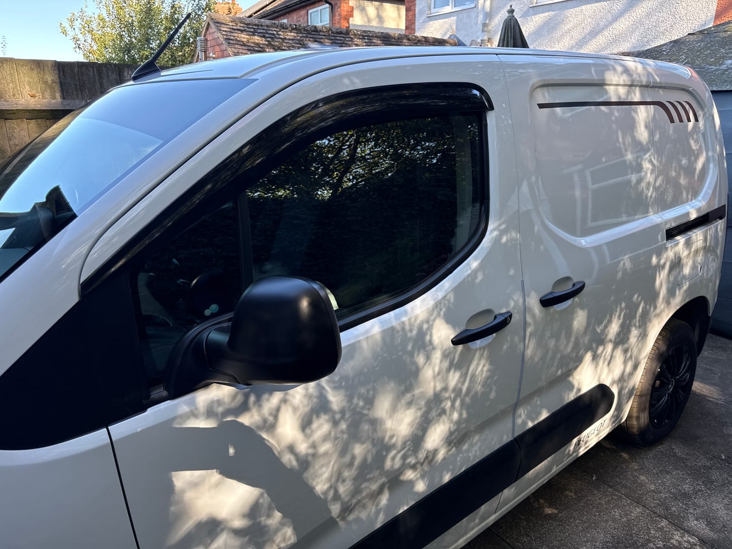 Customer photo review of Auto Clover Wind Deflectors Set for Peugeot Partner / Rifter 2018+ (2 Pieces)