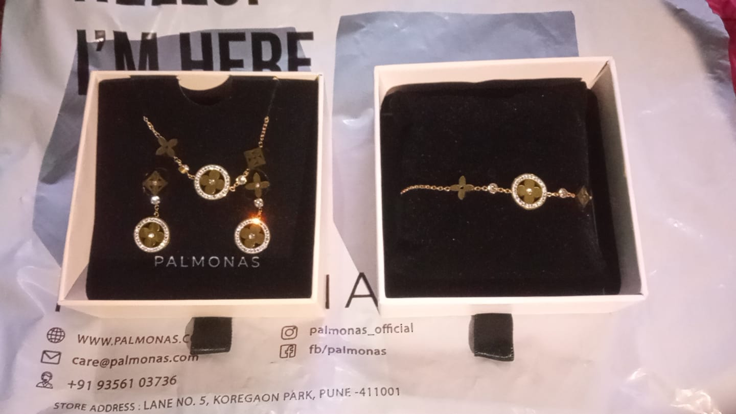 Customer photo review of Zircon-Studded Floral Set