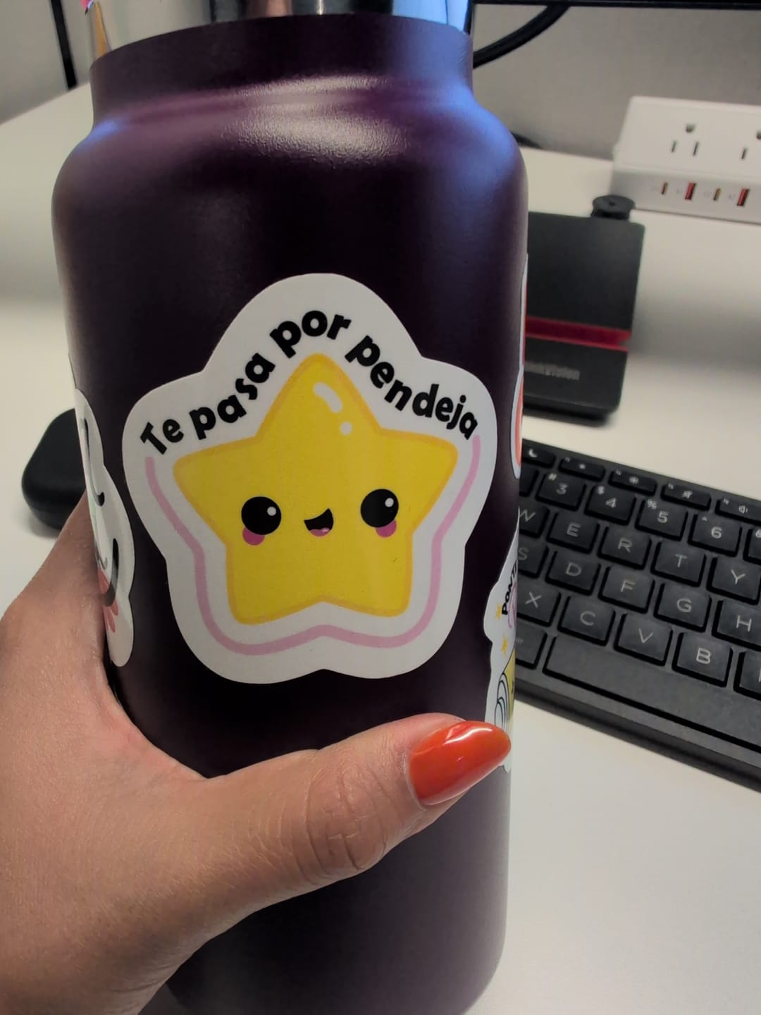Customer photo review of Te pasa por pendeja (Sticker Laminado)