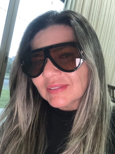 Customer photo review of Óculos Brienza