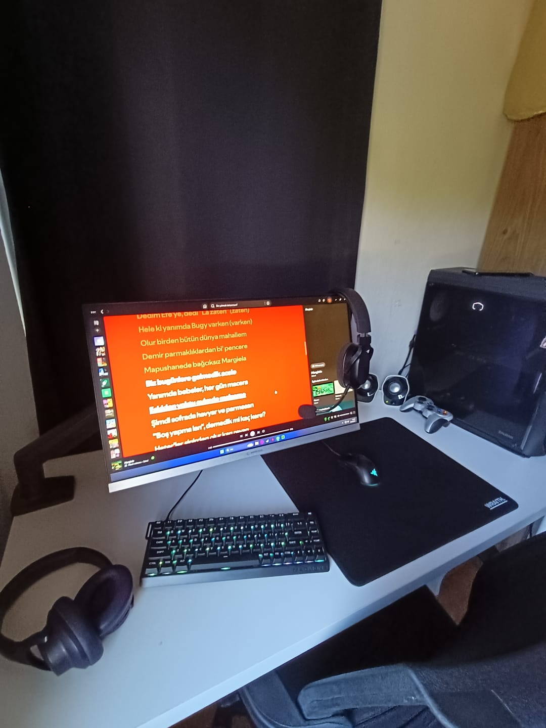 Customer photo review of Wraith Litepad Mousepad