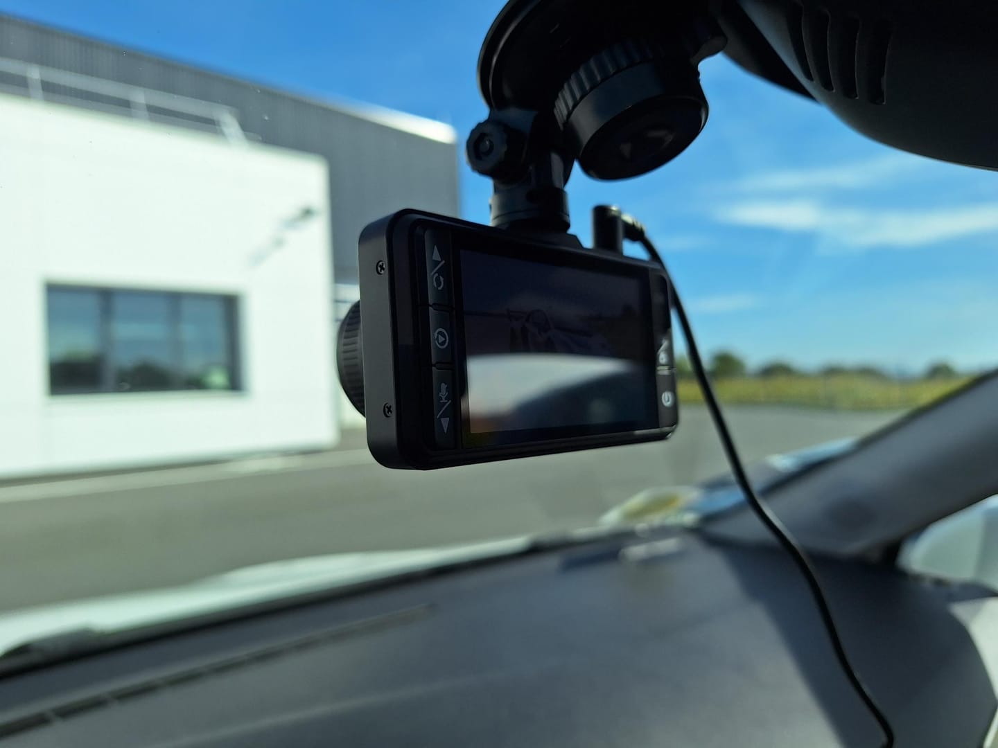 Customer photo review of Dashcam 4K Pro – Enregistrement Ultra HD avec caméras avant/arrière, vision nocturne et surveillance 24h/24