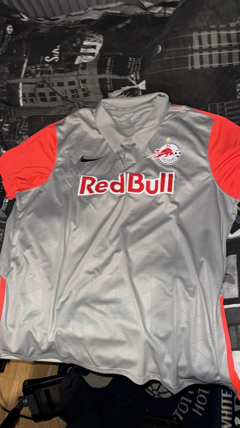 Customer photo review of Men’s Mystery Football Shirt Box