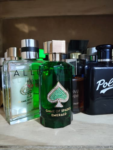 Reseña con foto de un cliente sobre Perfume Game Of Spades Emerald 90ml Parfum