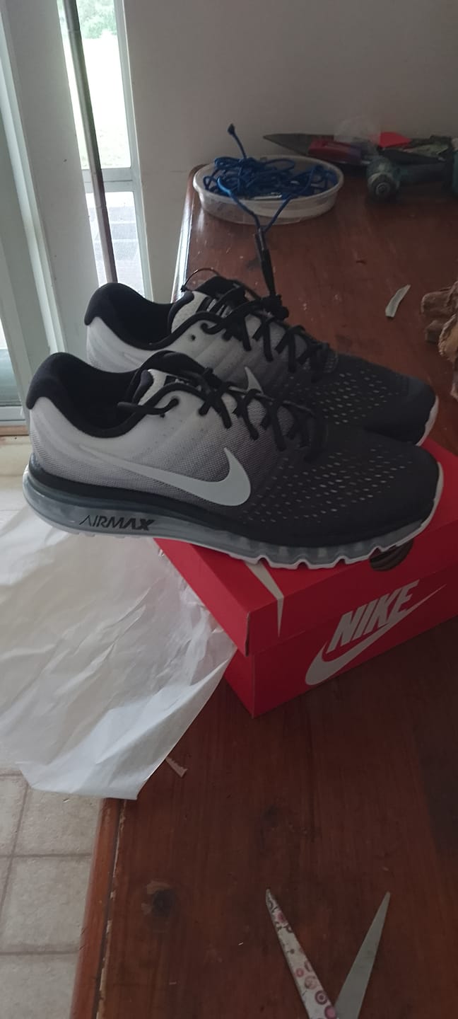 Customer photo review of Nike Air Max 2017 'Black/White' Men's