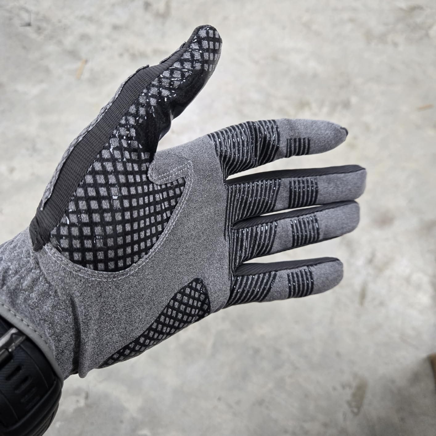 Customer photo review of Copper Advanced Tech 2.0 Men's Golf Gloves [Worn on Left Hand]
