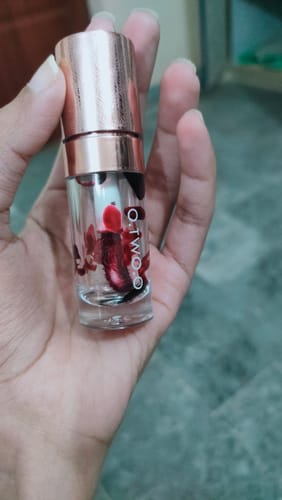 Customer photo review of O.TWO.O HAUTE WATERY LIP AND CHEEK TINT