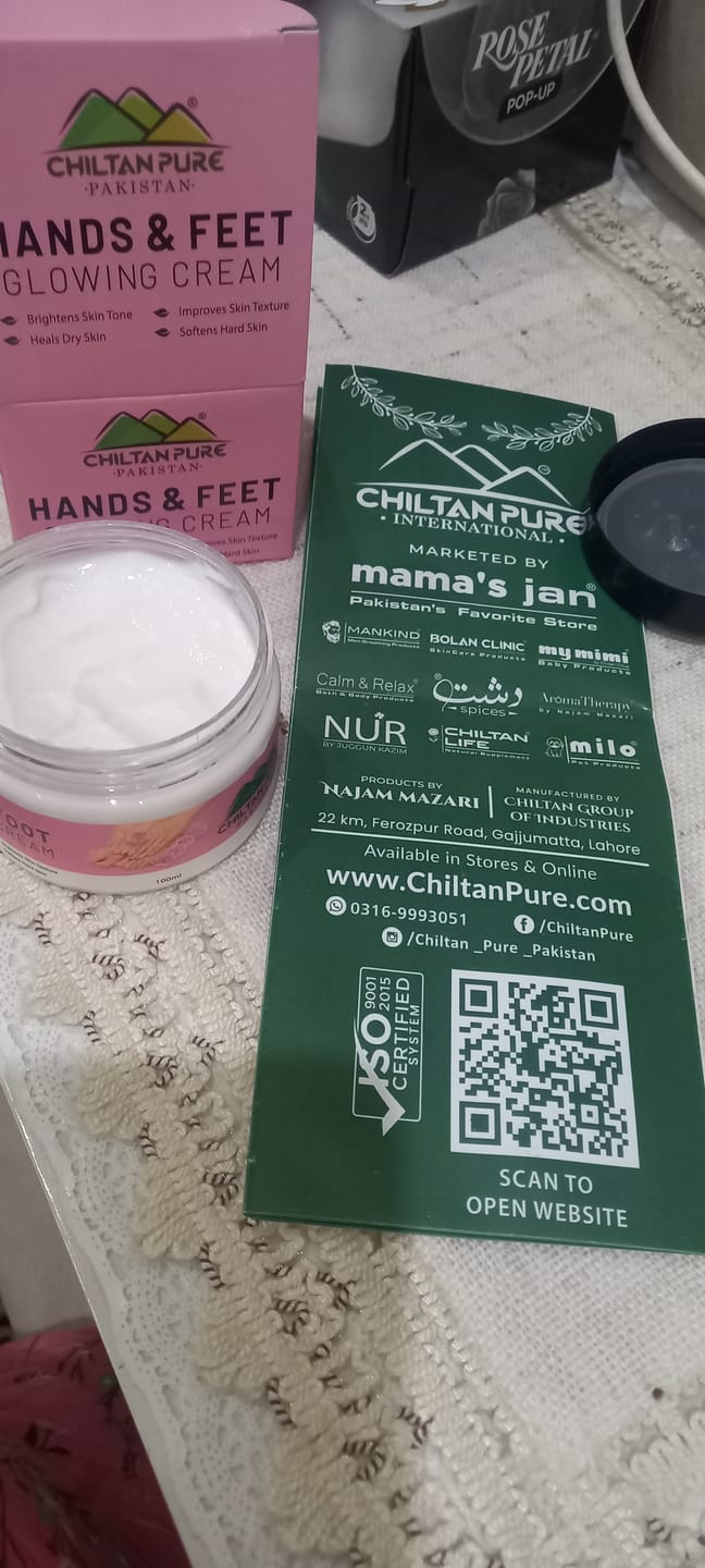 Customer photo review of Hand & Foot Glowing CREAM 🦶✋ Formulated With Multi-Vitamins & Glowing Agents, Moisturizes, Soothes & Improves Skin Texture, Makes Skin Soft & Glowing
