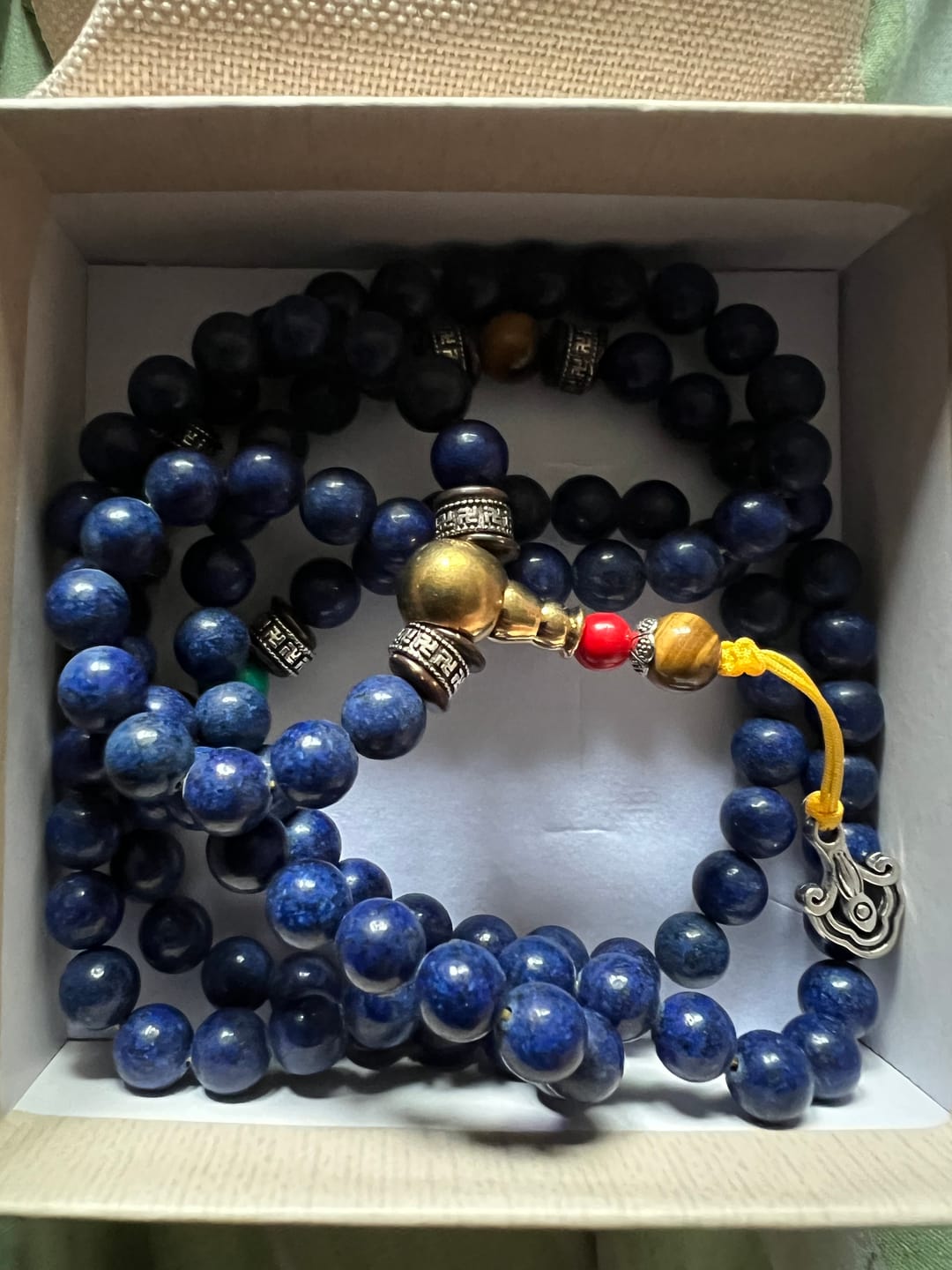 Customer photo review of Buddha Stones 108 Perlen Lazurite Positive Armband Mala