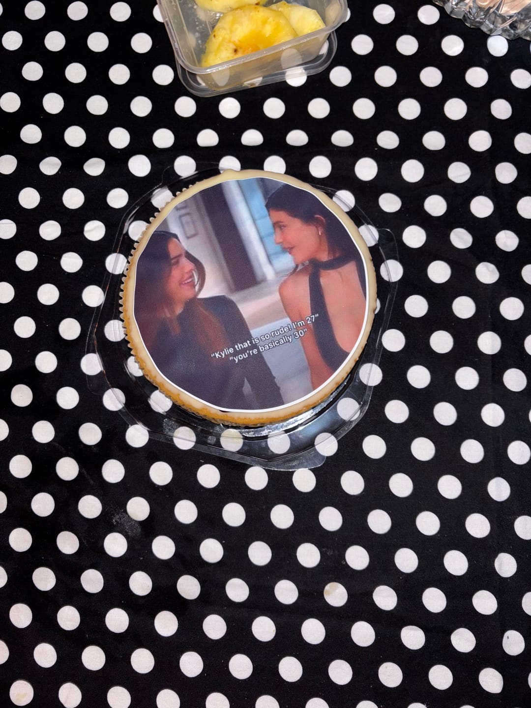 Customer photo review of 15 cm Round Custom Edible Icing Image