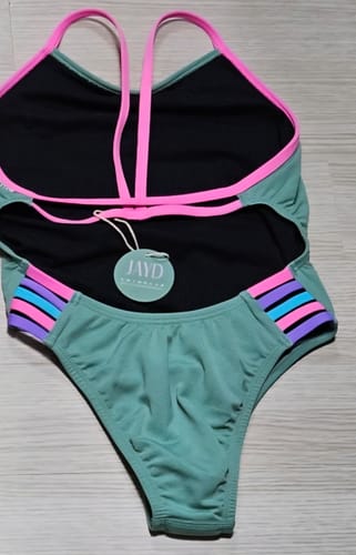 Hanna review of LENNOX ONE PIECE || Matcha|Fairy Floss image 1 out of 1