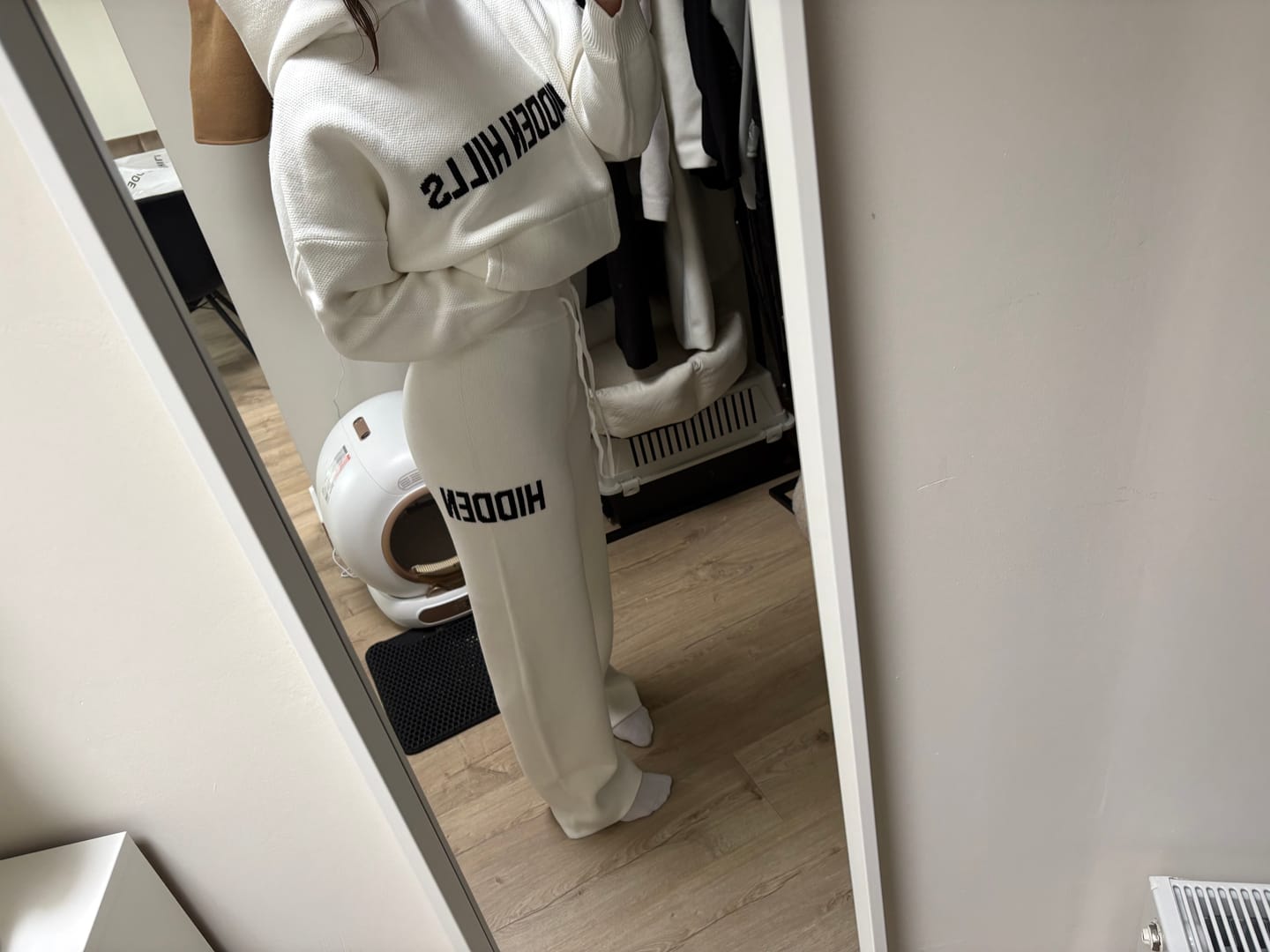 Customer photo review of KNIT SWEATPANTS OFF WHITE
