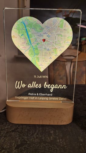 Kundenbewertung mit Foto zu "Unser Ereignis" - Personalisiertes Nachtlicht (inkl. Holzfuß)