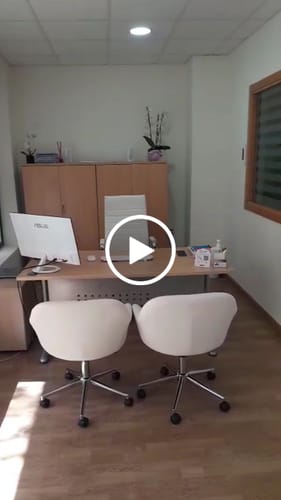 Customer video review of Expositor Reseñas Google NFC y QR