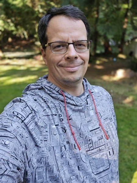 Customer photo review of Star Wars™ "That's No Moon" – Performance Hoodie