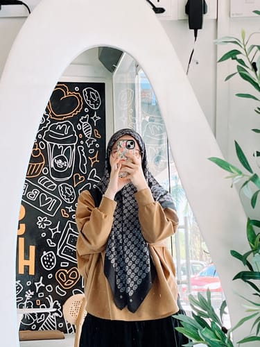 Customer photo review of Dahulu Square (Black)