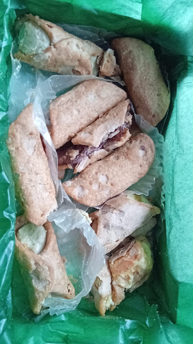 Customer photo review of 9 Sicilian Cannoli - Surprise Box