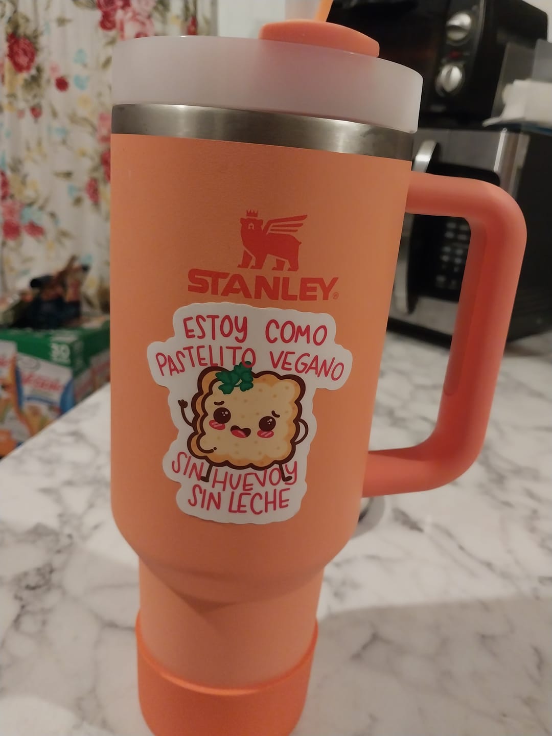 Customer photo review of Pastelito Vegano (Sticker Laminado)
