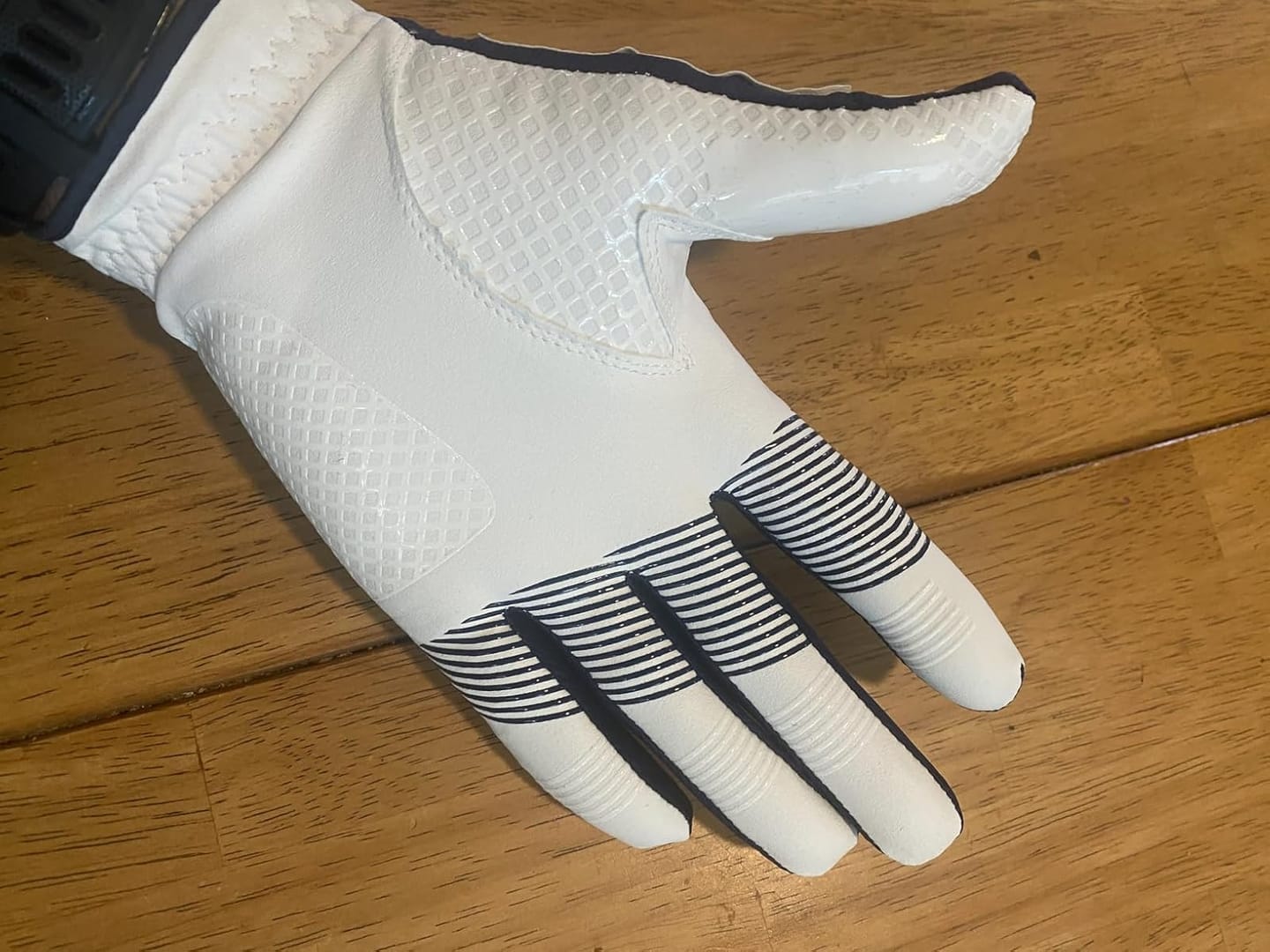 Customer photo review of Copper Advanced Tech 2.0 Men's Golf Gloves [Worn on Left Hand]