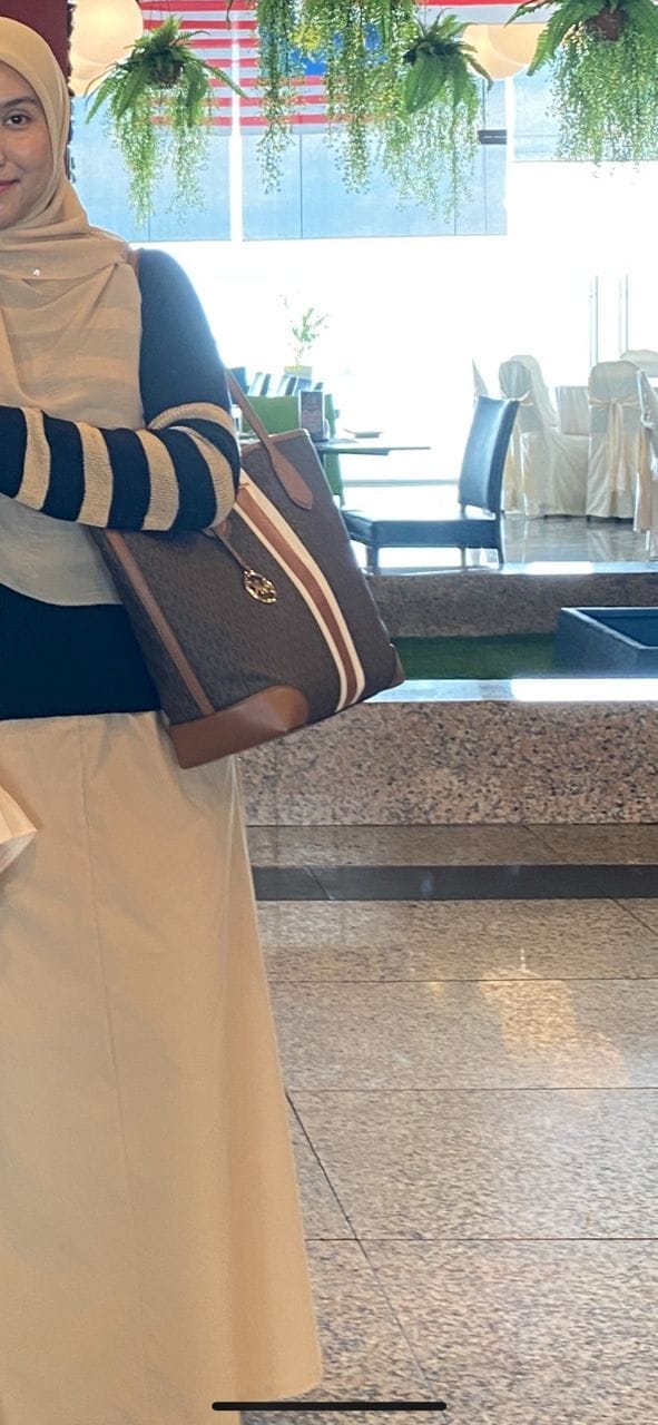 Customer photo review of RM450 SAS Payday Special (PRE-ORDER) Michael Kors Eva Large Tote In Monogram Brown Stripe