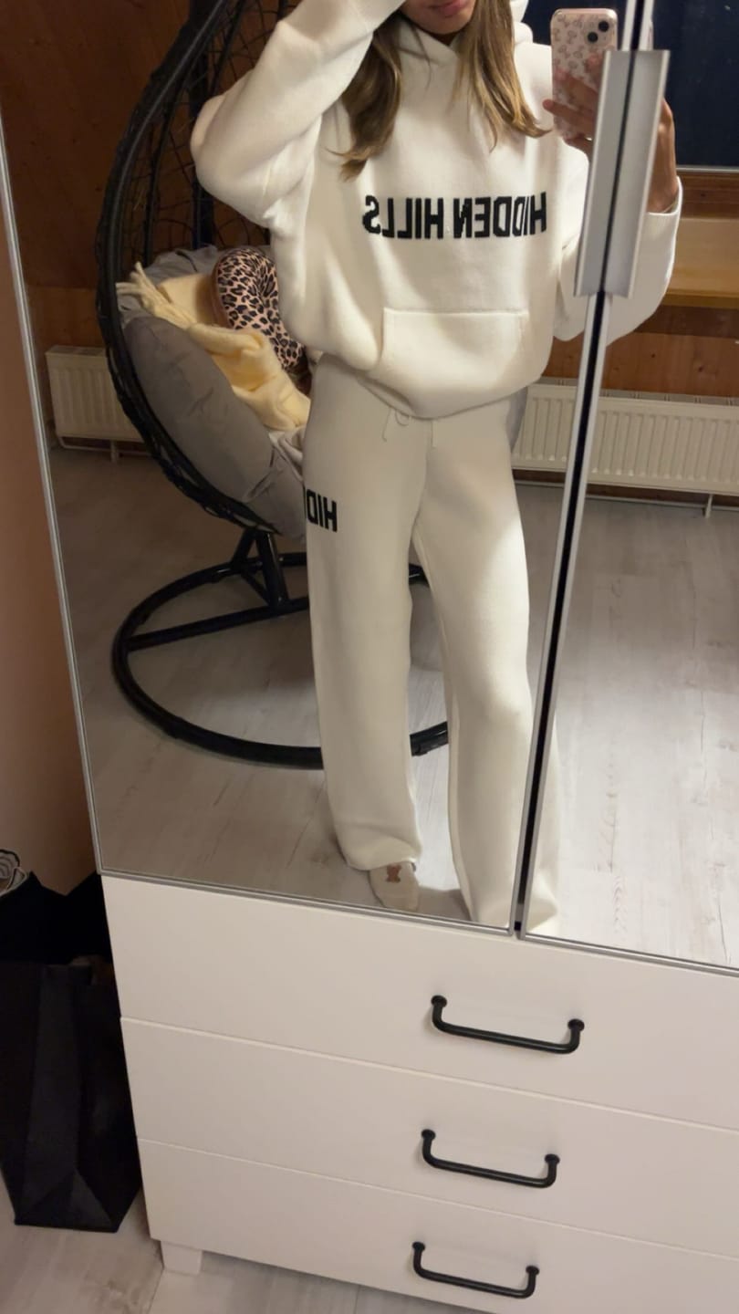 Customer photo review of KNIT SWEATPANTS OFF WHITE