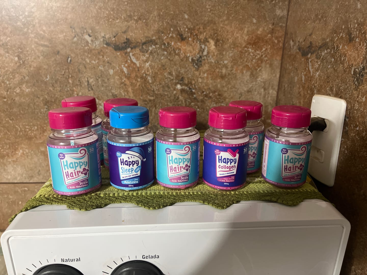 Customer photo review of Happy Hair 3 Potes + 3 Potes Grátis + 1 Pote de Melatonina + 1 Pote de Colágeno (Total 8 Potes)