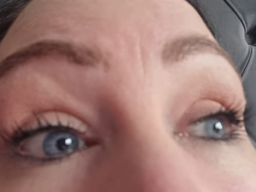 Customer photo review of iGlow Lash Maximizer and FREE iGlow High Volume Mascara