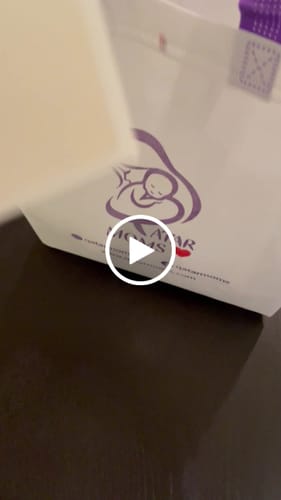 Customer video review of Konssy Muslin Nursing Cover for Baby Breastfeeding