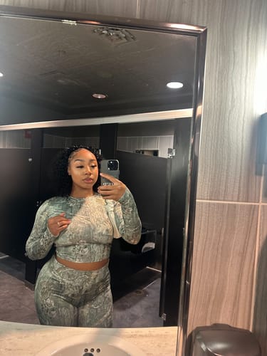 Customer photo review of CAMO SCULPT V-CUT LEGGING