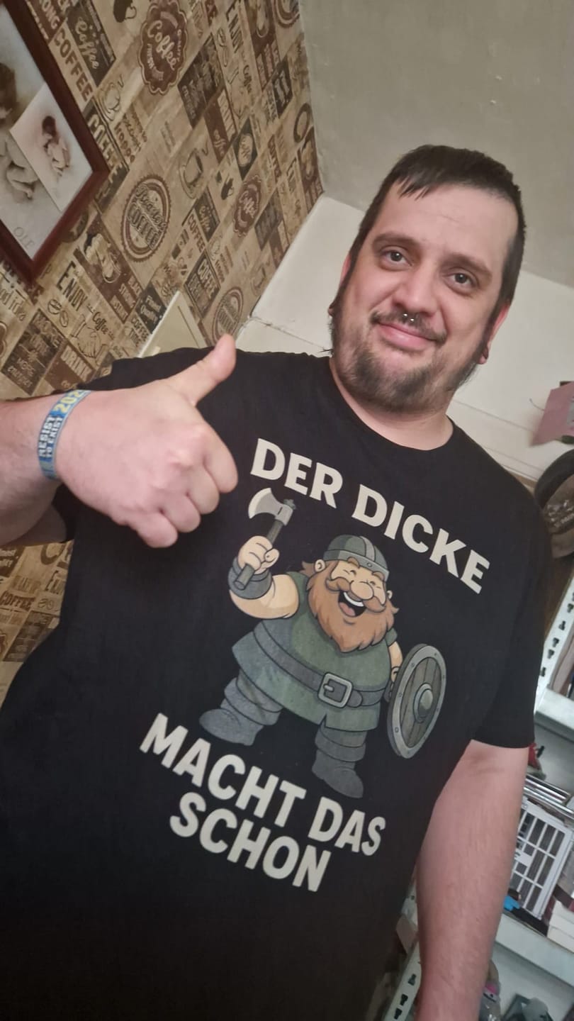Customer photo review of Der dicke macht das schon   - Herren Shirt
