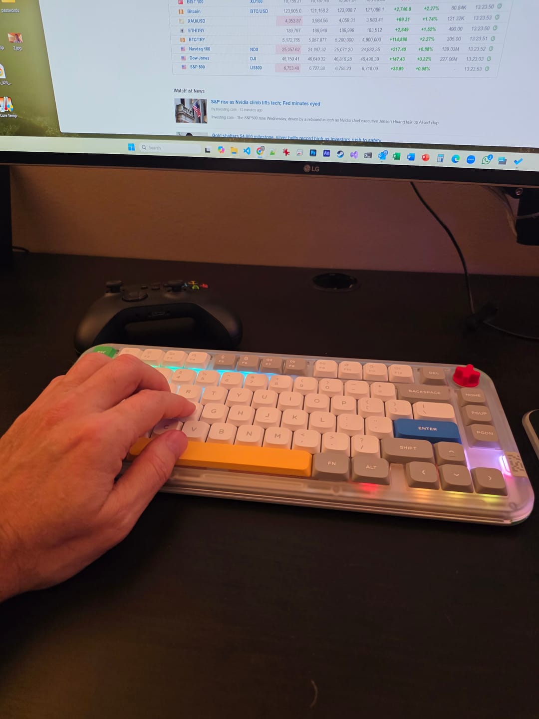 Customer photo review of NuPhy Kick75 Hybrid Mekanik Klavye