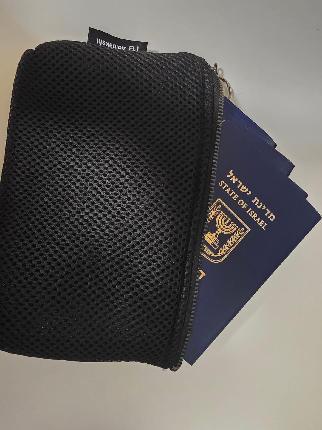Customer photo review of תיק דרכונים כריסטינה