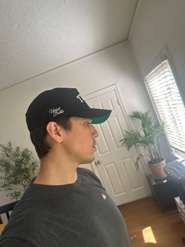 Customer photo review of Black ⅂⅂IHԀՈ Hat