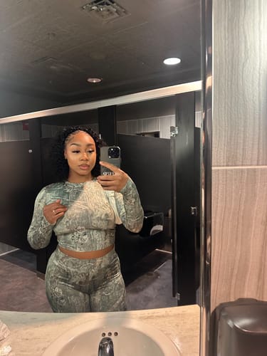 Customer photo review of CAMO SCULPT V-CUT LEGGING