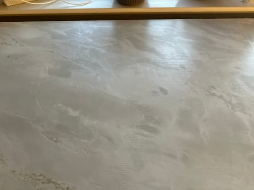 Kundeanmeldelse med bilde av Marmor romeo hvit matt kontaktplast