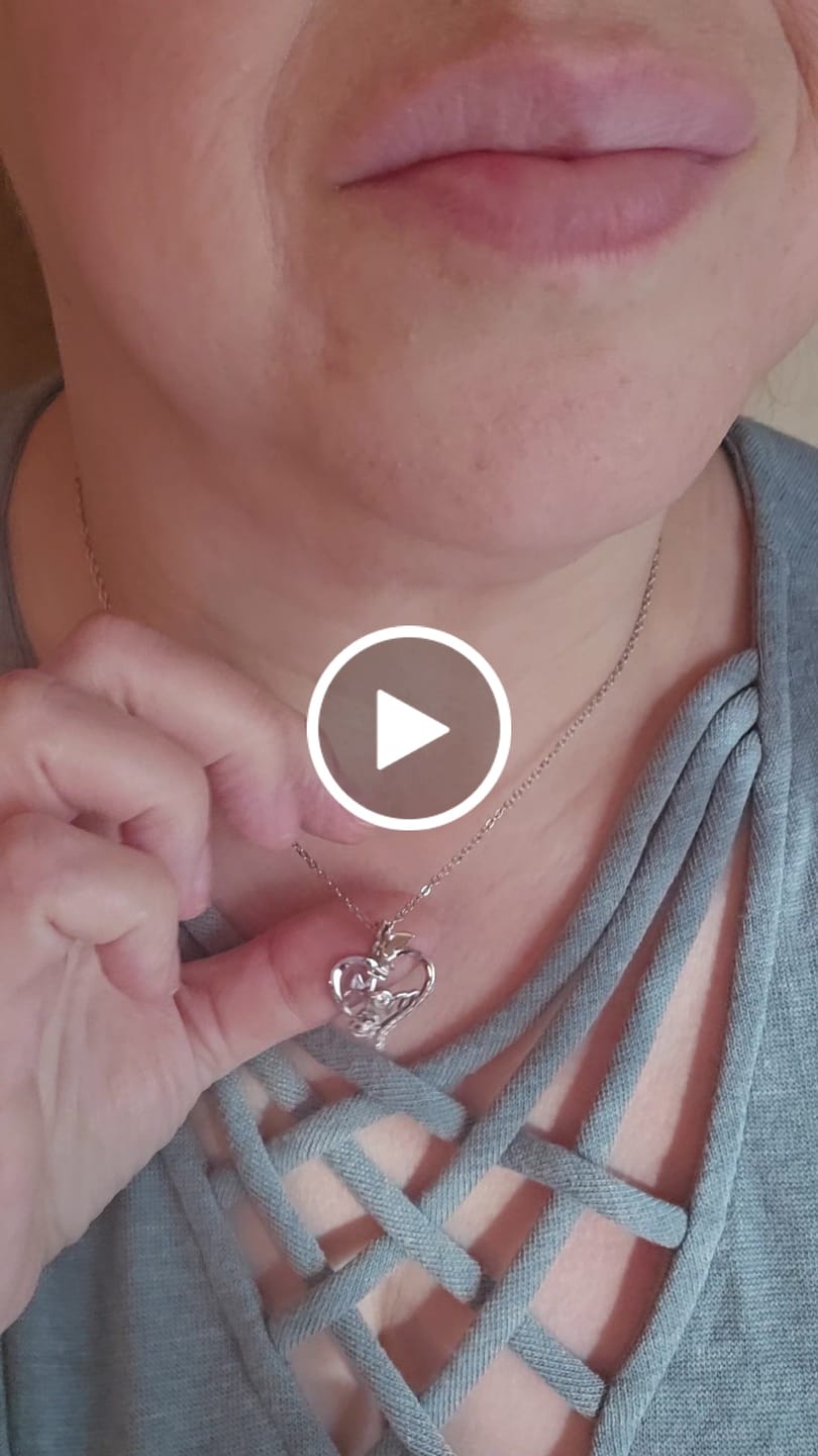 Customer video review of Mabel 18k White Gold Plated Mom Heart Pendant Necklace with Simulated Diamond Crystals