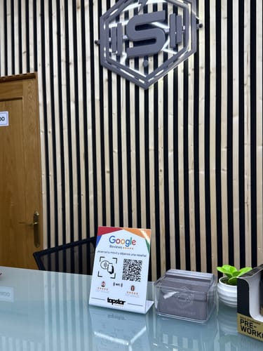 Customer photo review of Expositor Reseñas Google NFC y QR