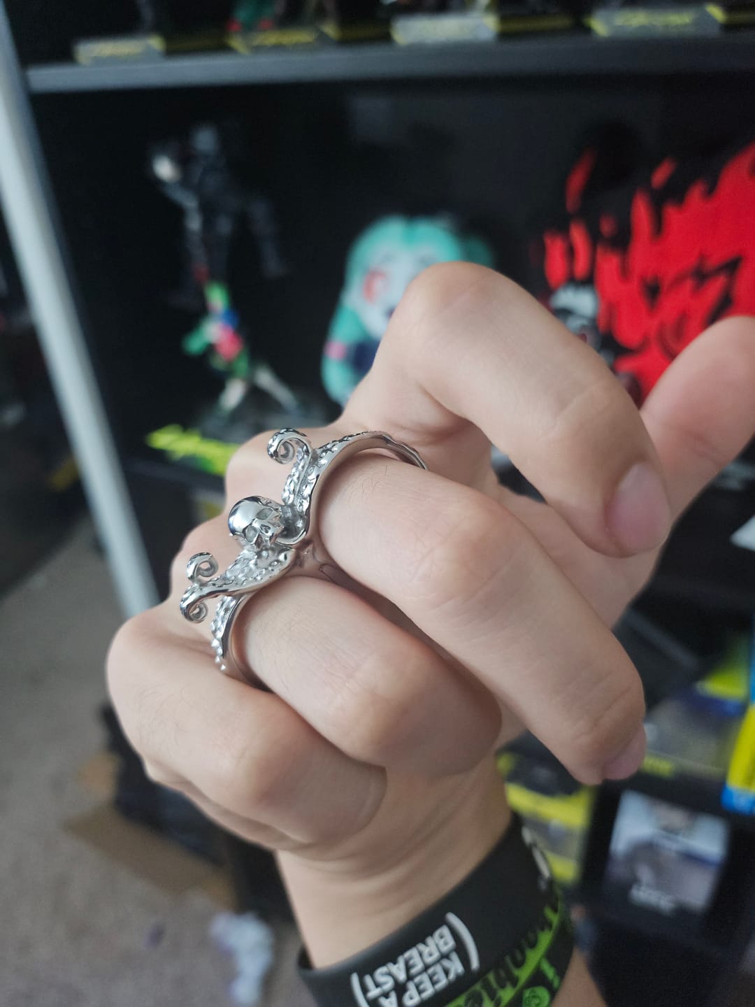 Customer photo review of DOUBLE FINGER OCTOSKULL RING