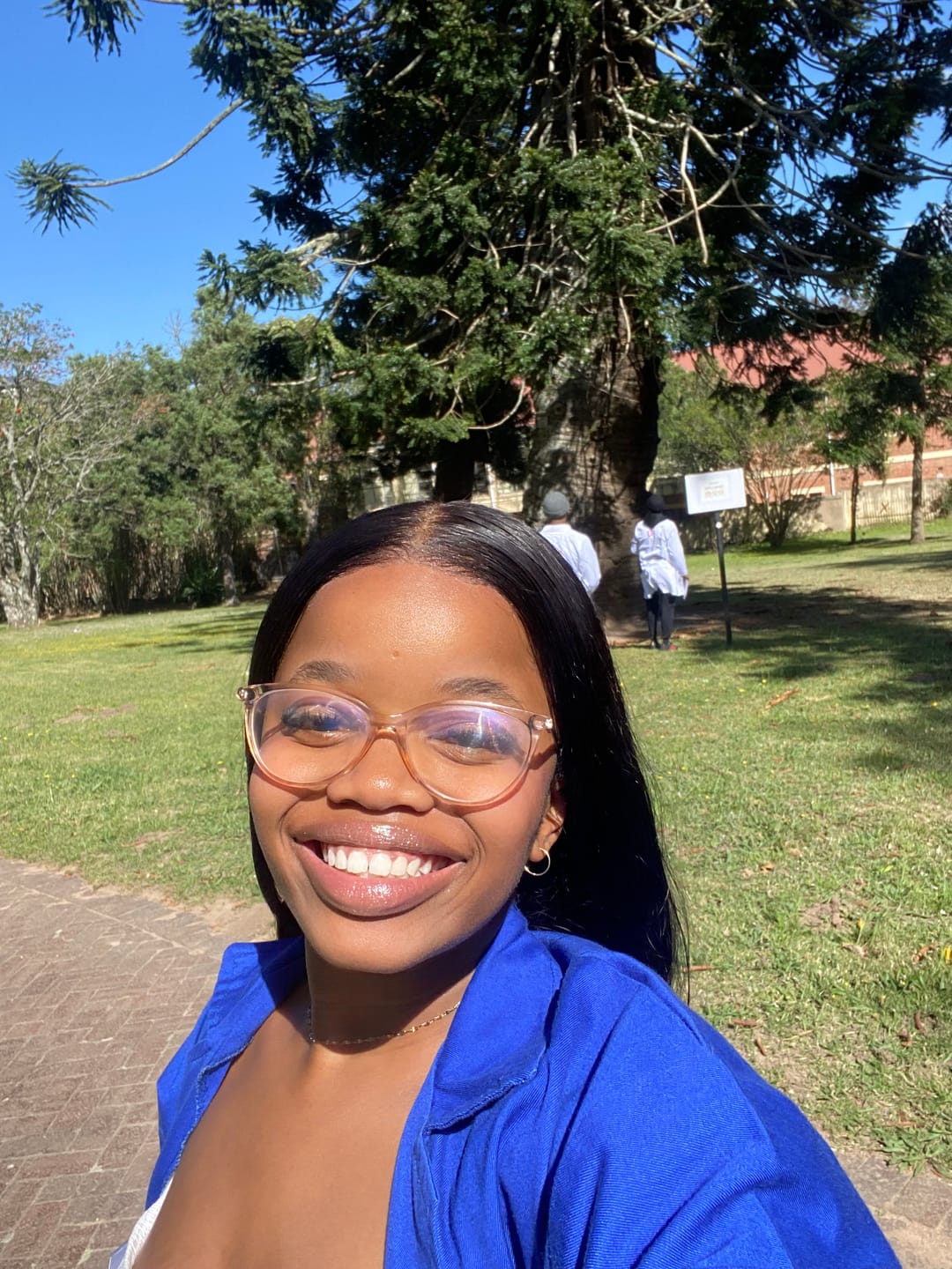 Customer photo review of Wear And Go Pre-Bleached Double Drawn Bob With 7 X 5 Closure